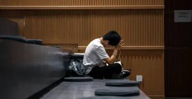 Mengatasi Kesepian Saat Sendiri Kuliah di Luar Negeri