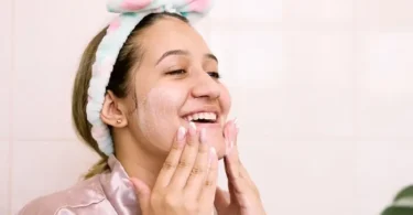 Minimalist Skincare untuk Kulit Berjerawat