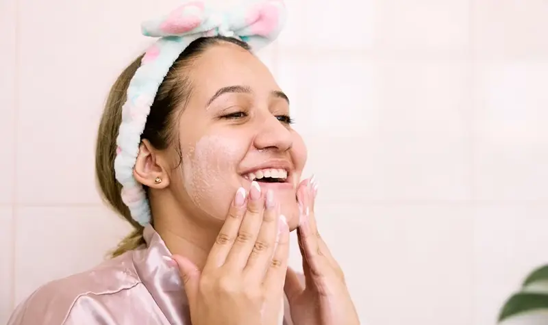 Minimalist Skincare untuk Kulit Berjerawat